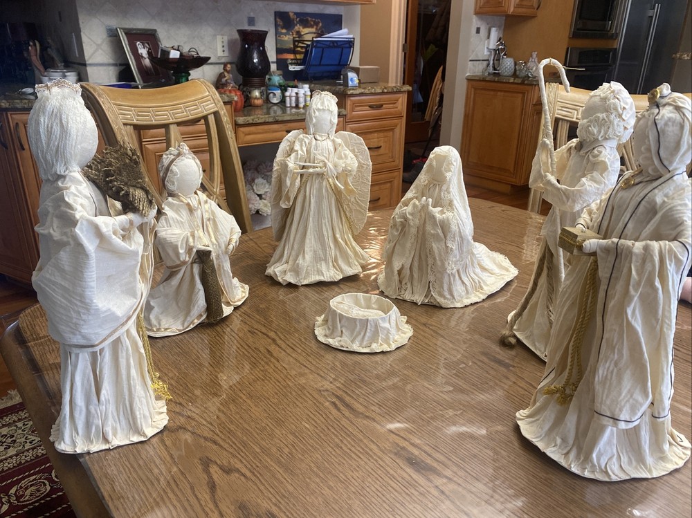 Beautiful Fabric Mache Holy Family Nativity Jesus Mary Joseph Cardboard Base 14”