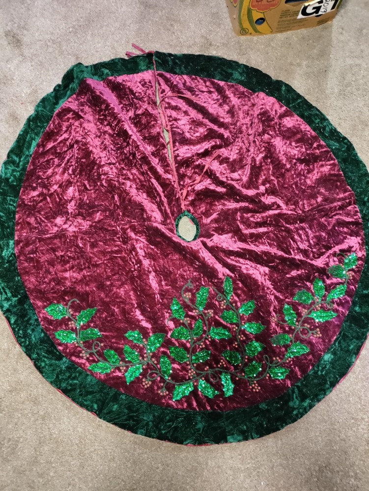 Red And Green Velvet Tree Skirt With Sequence Holly Leaves
