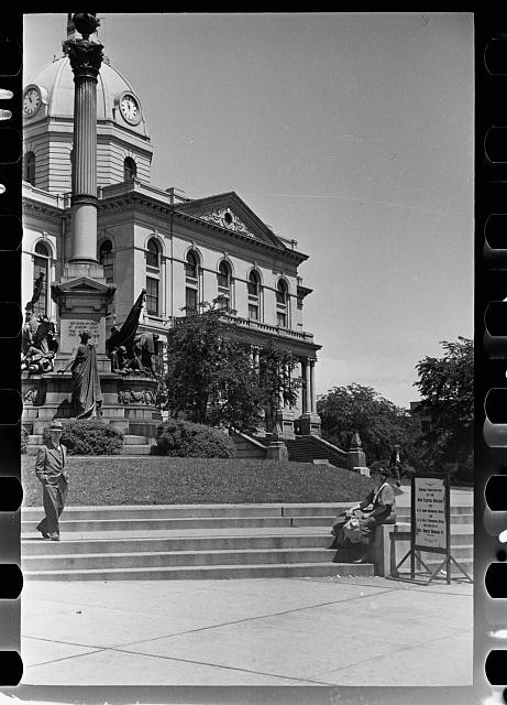 Photo:Peoria Illinois Courthouse Steps 1938 Historic Courthouse Monument