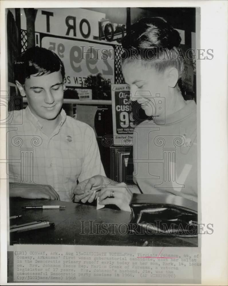 1968 Press Photo Gubernatorial Candidate Virginia Johnson Votes in Arkansas