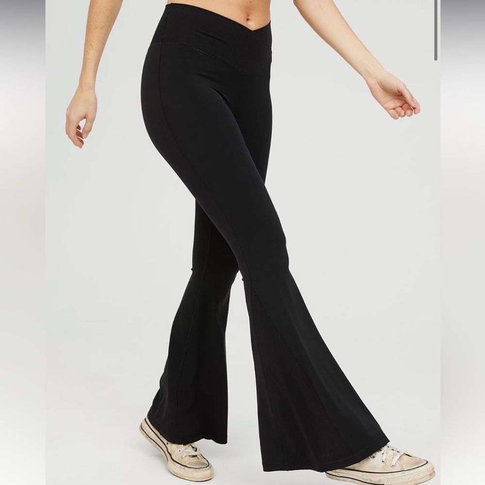 EUC Aerie crossover offline flare leggings size small black
