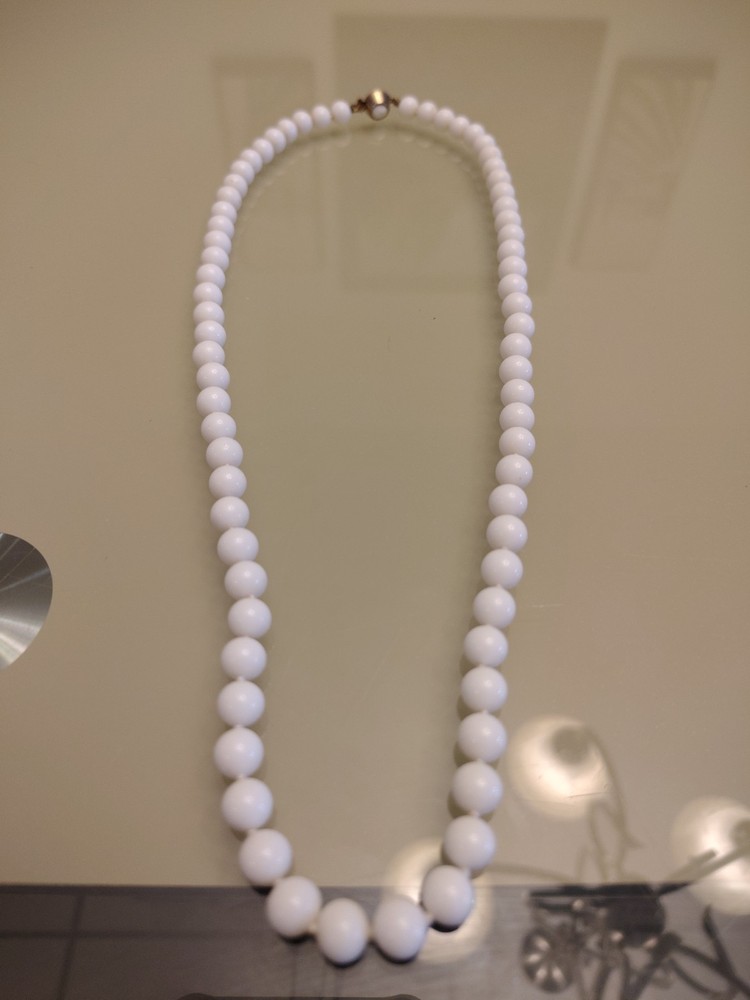 Vintage White Glass Beaded Necklace Unmarked