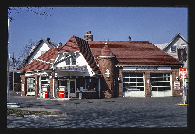 Photo:Omaha Nebraska 1980 Skips Skelly Service Station Gas Station