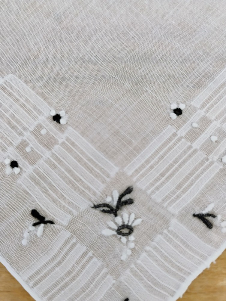 Vgt White Batiste Black & White Embroidery Hankie Handkerchief