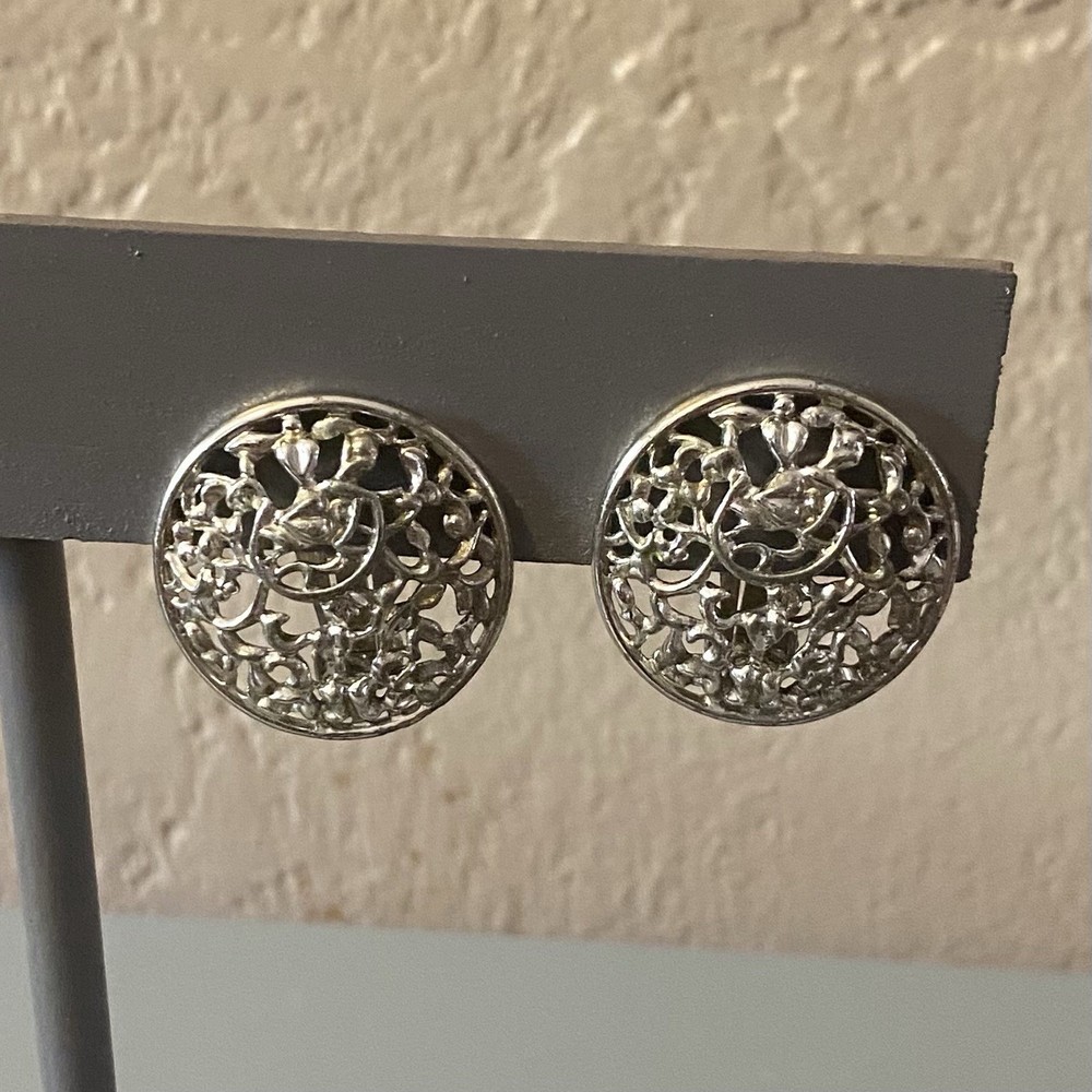 Vintage Sarah Coventry Clip-On Earrings Featuring Silver Tone Round Filigree