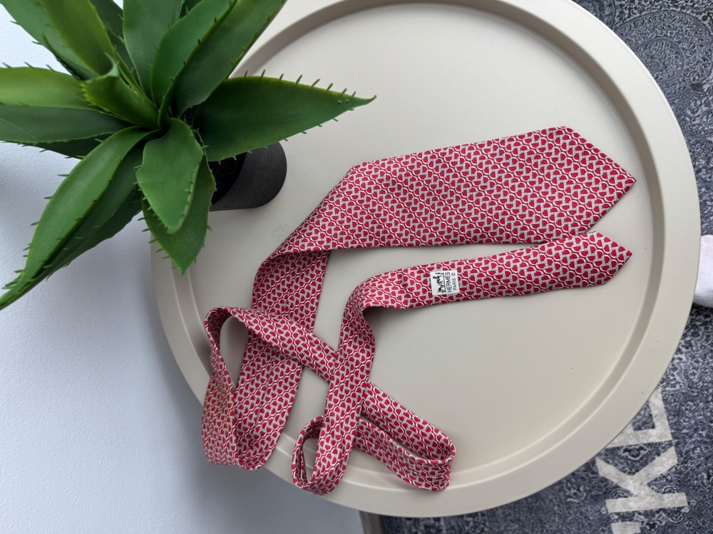 Hermès Paris 100% Silk Red H Pattern Luxury Designer Tie Made in France