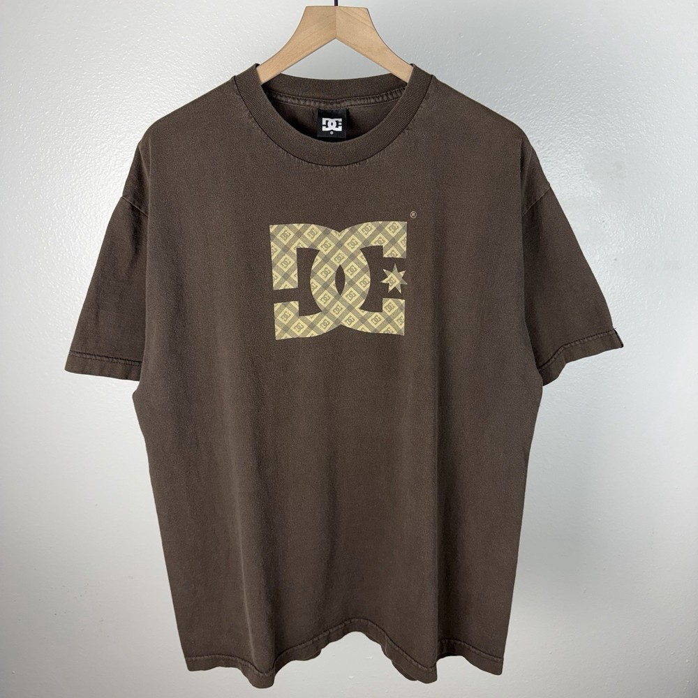 Vintage Y2K DC Shoes Skate Monogram Big Logo Grunge Punk Brown T Shirt Size XL
