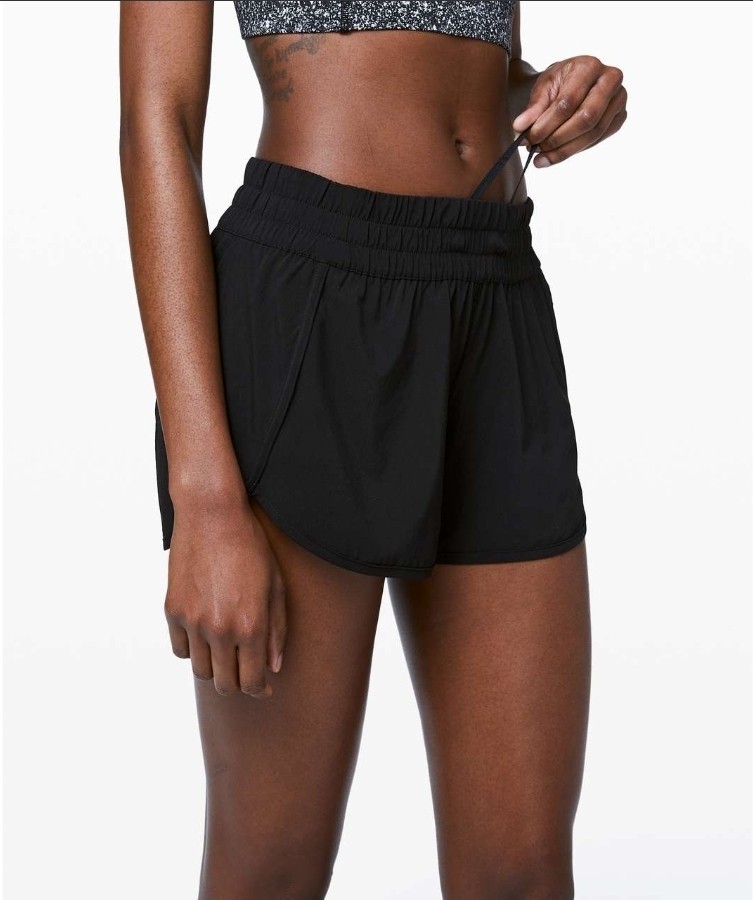 Lululemon Tracker Short V *4 Black Size 6 Lined Running Athletic Shorts