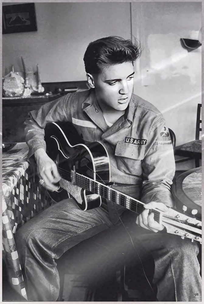 Elvis Presley - Personality Poster (US Army Shirt) (Size: 24