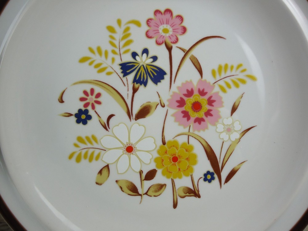 Brentwood Stoneware Meadow Bouquet 10