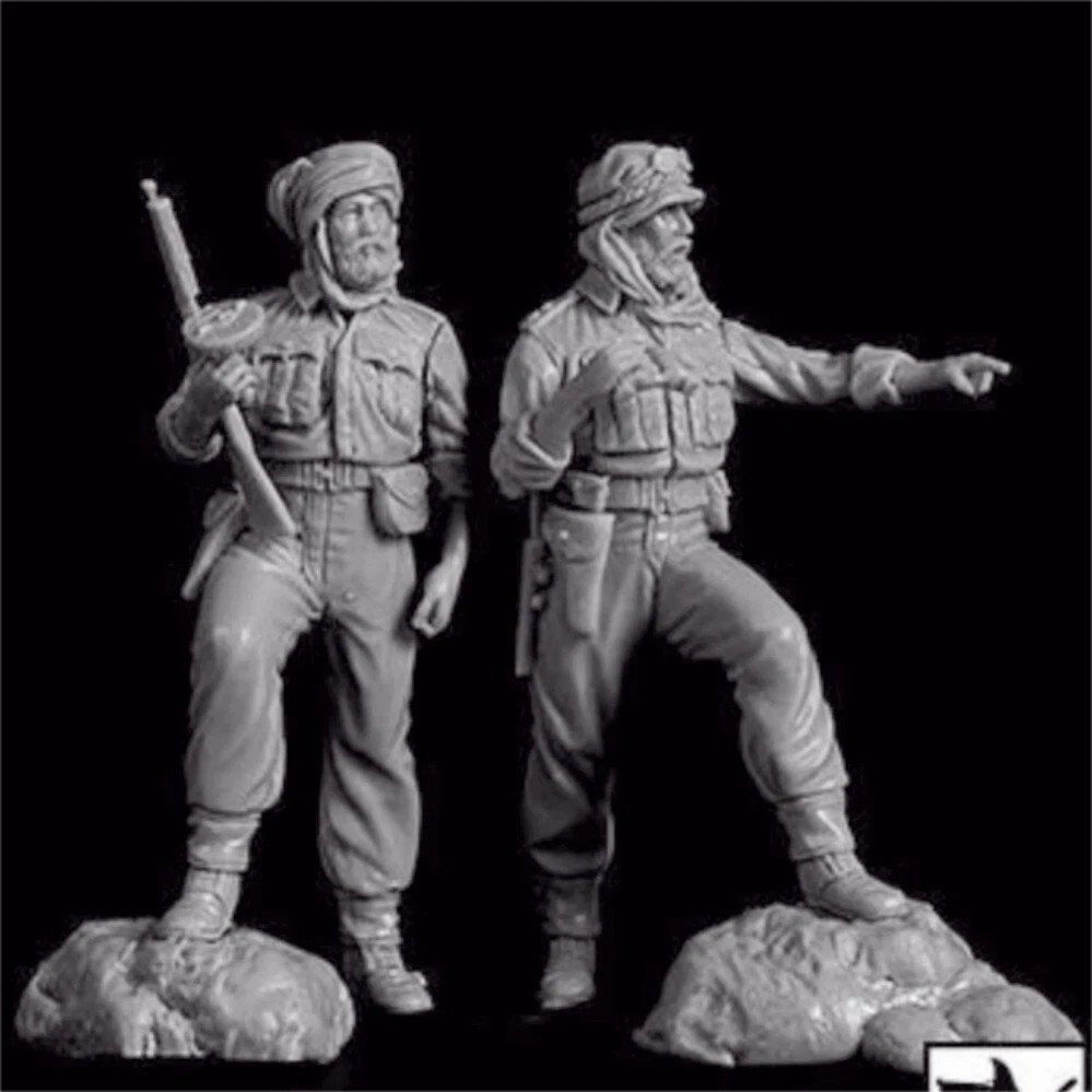 1/35 resin figures model Two European soldiers unassembled unpainted