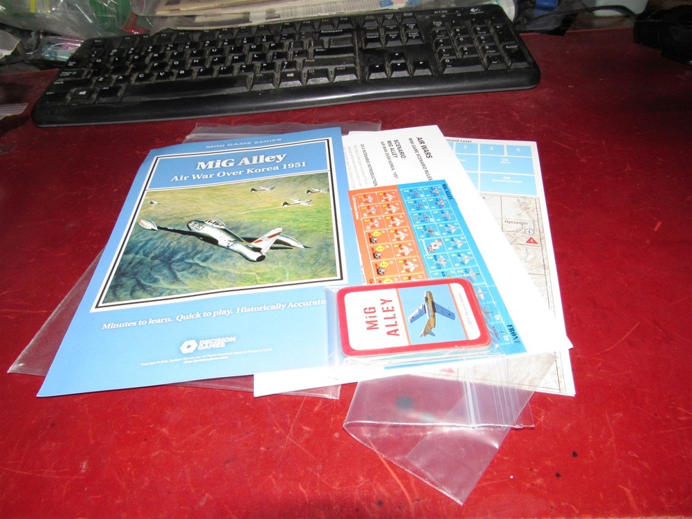 Decision Games: Mini Game Series: MiG Alley: Unpunched