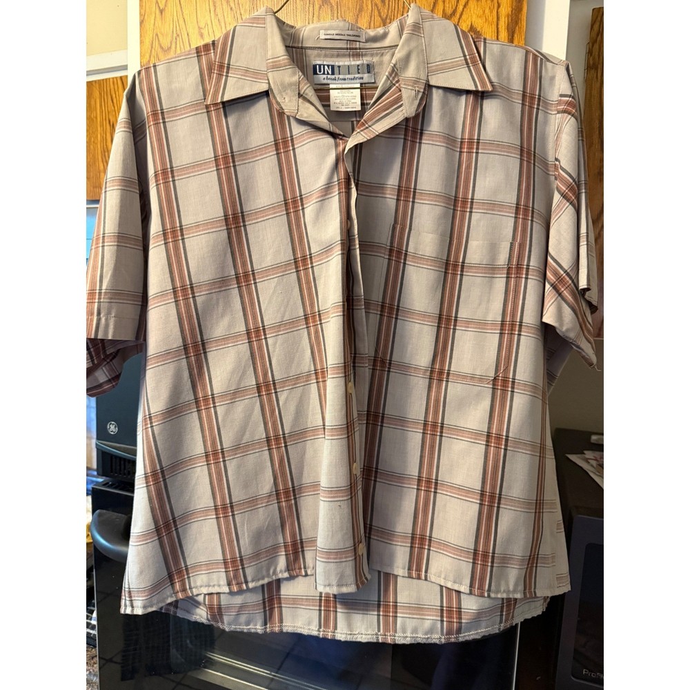 Untied Vintage Mens XL Plaid Short Sleeve Button Down Shirt Tan Brown Retro