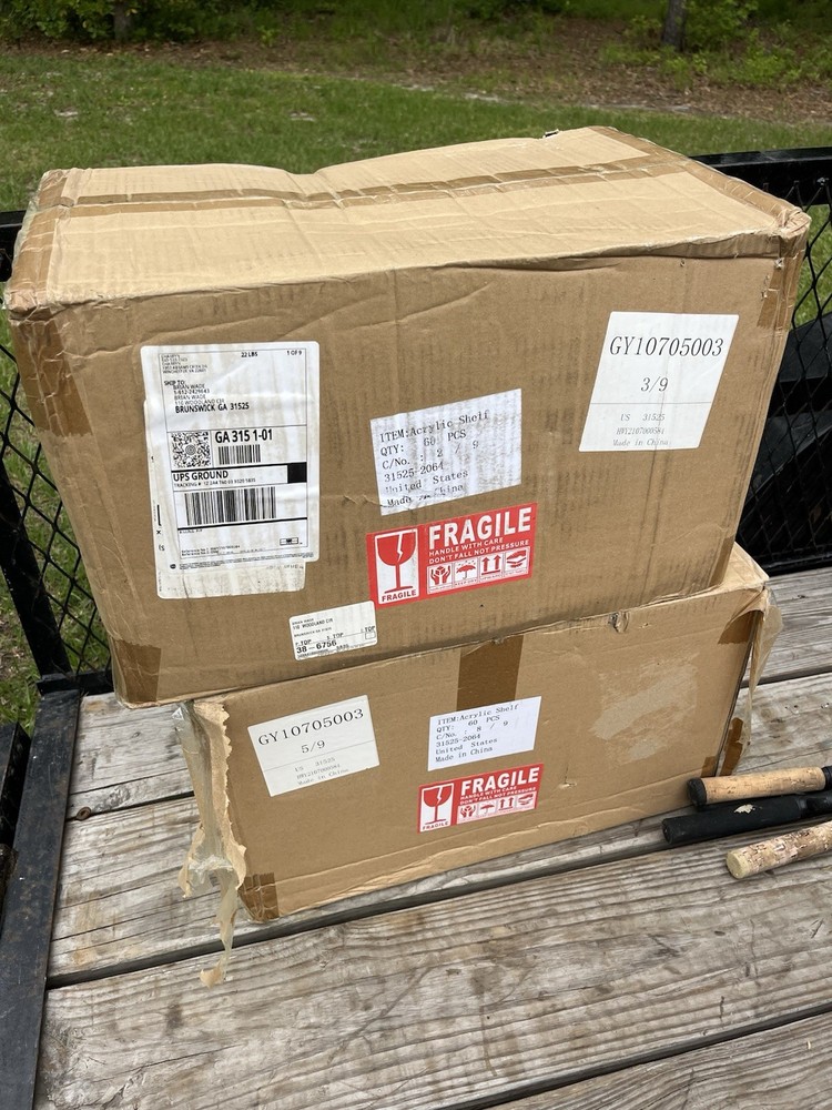 60-Pack Clear Acrylic Shelves with Suction Cups Gy10705003