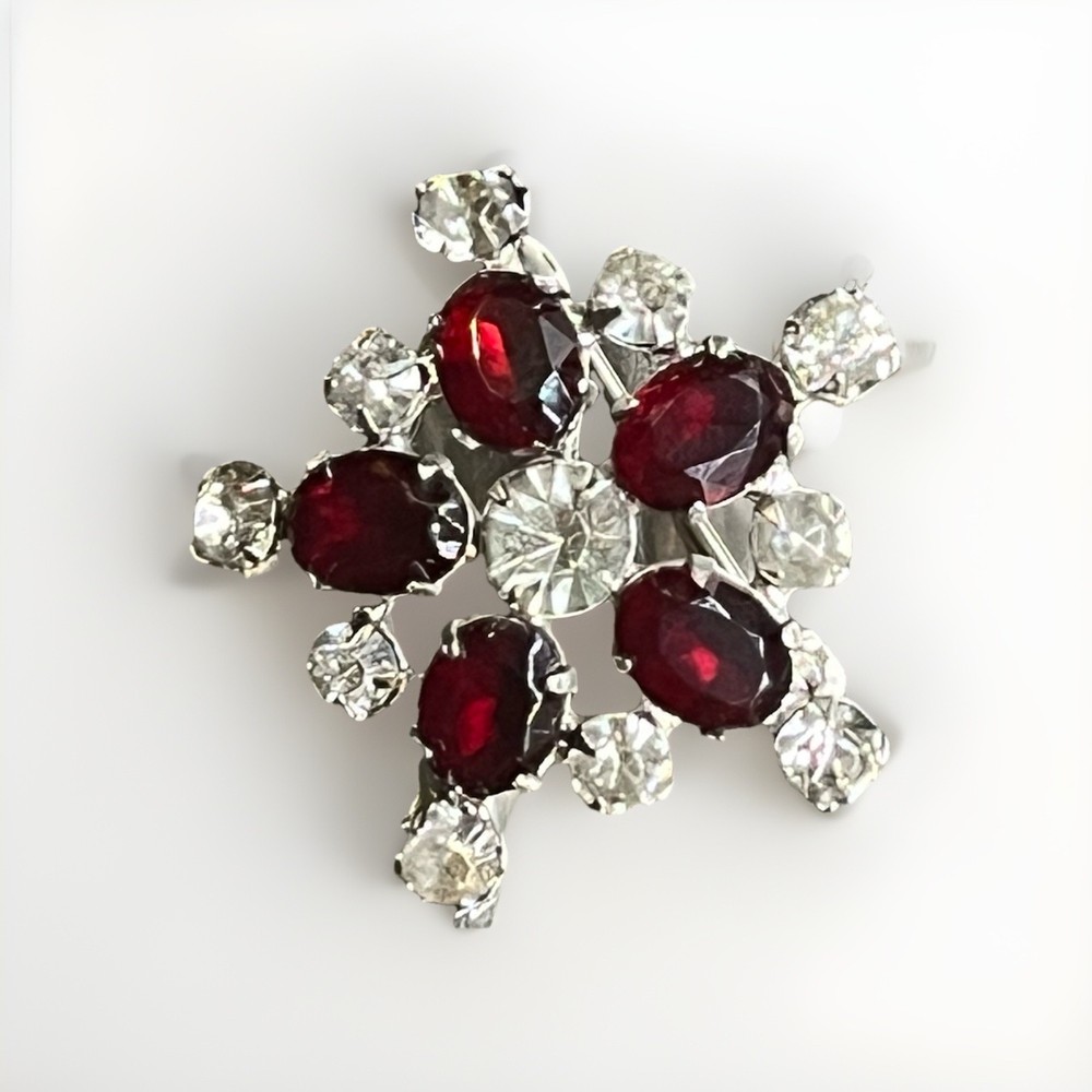 VTG. 1950’s Ruby red clear Rhinestone starburst Brooch/pendant rhodium plated