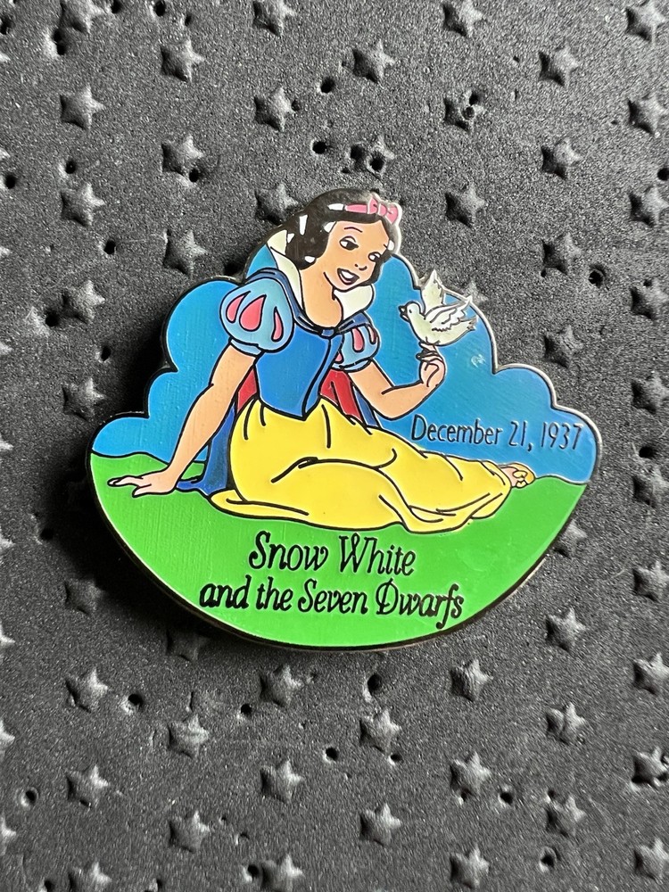 Disney Snow White Countdown to the Millennium Pin #12 with Seven Dwarfs