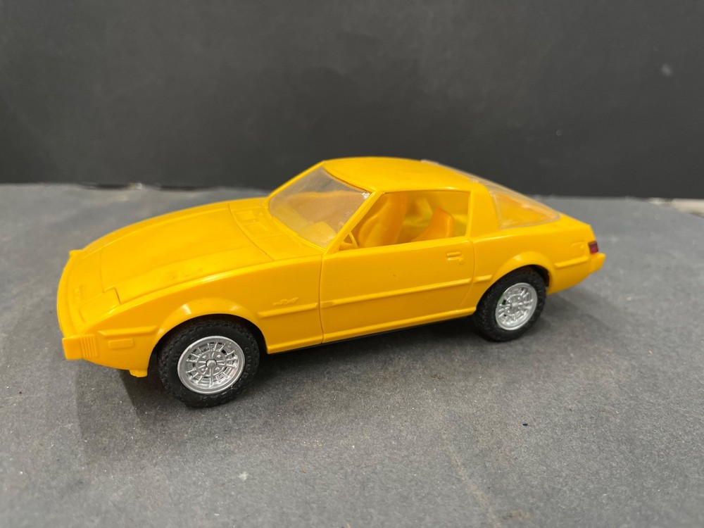 C12 Mazda RX-7 built model Car Vintage 1/24? McM