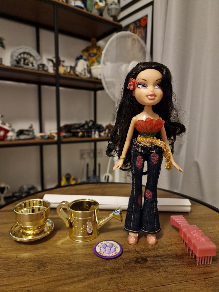 Bratz Flower Girlz Nora Ex Cond. ⭐️