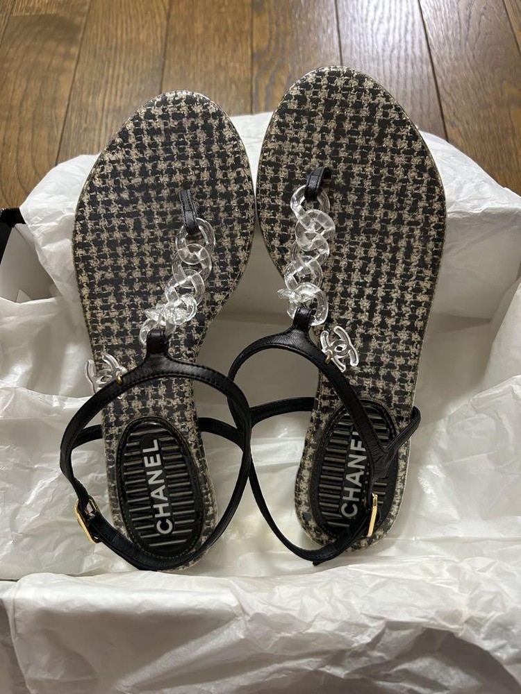Rare CHANEL Houndstooth Chain Thong Sandals Black, Excellent Condition