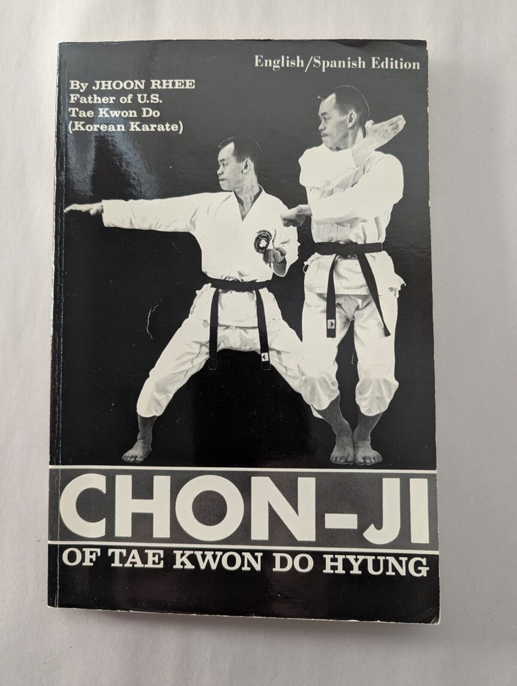 Chon-Ji of Tae Kwon Do Hyung (English and Spanish Edition) Twenty Sixth Printing