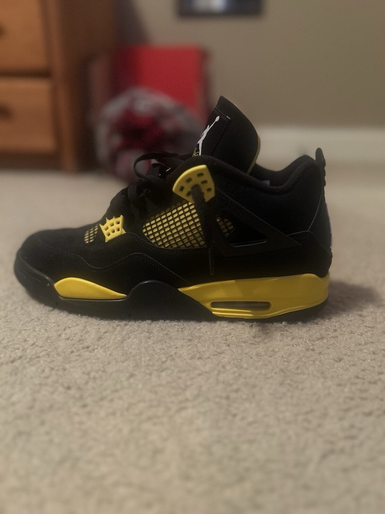 Jordan 4 Thunder