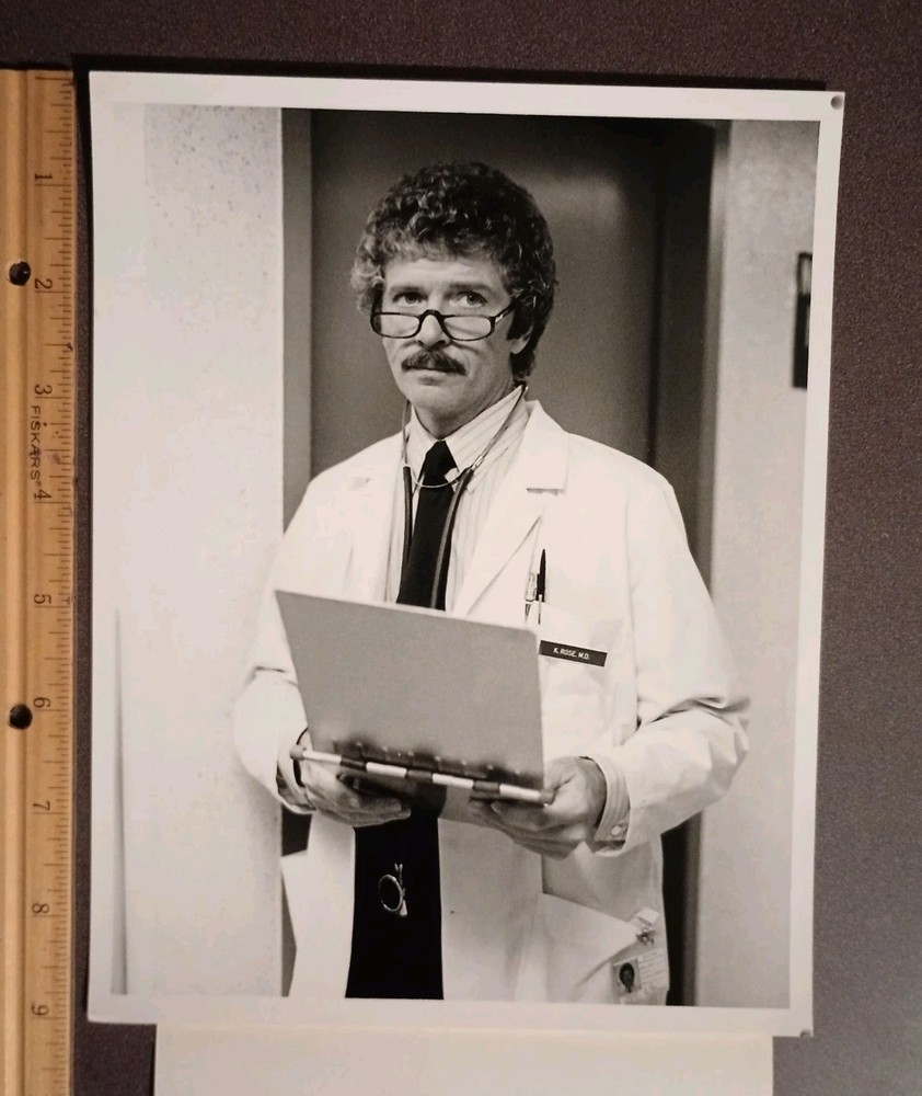 1981 Robert Reed Father On Brady Bunch Nurse CBS Tv 7