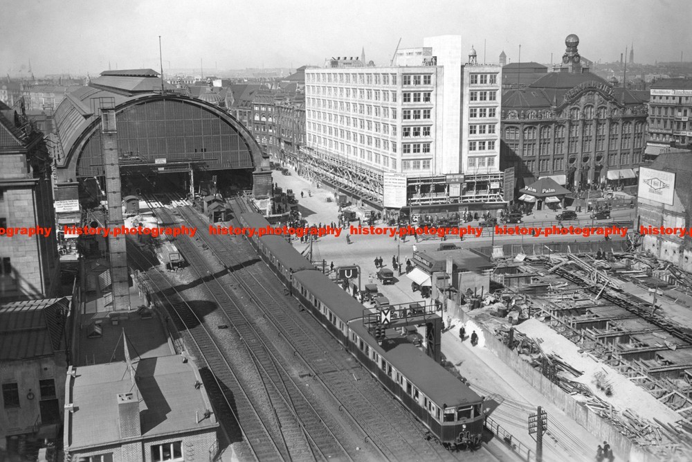 F021098 Hermann Tietz shop at Alexanderplatz Berlin Germany 1932 New high rise b