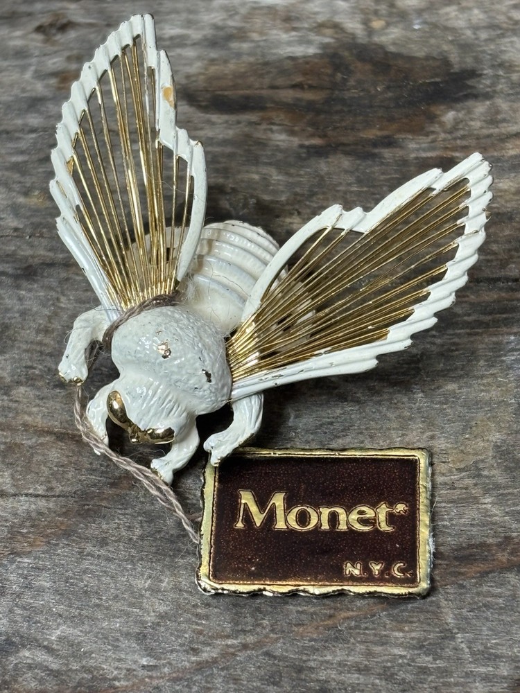 Vintage MONET Signed Gold White Tone Bumble Bee Insect Bug Brooch Pin Wire