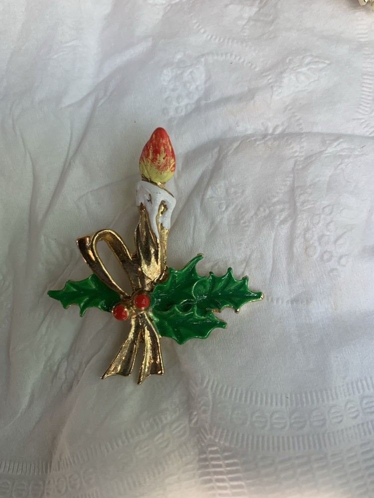 Vintage Holly Accent Christmas Candle Pin-image