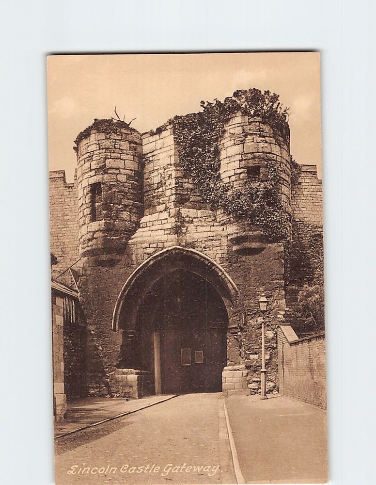 Postcard Lincoln Castle Gateway England