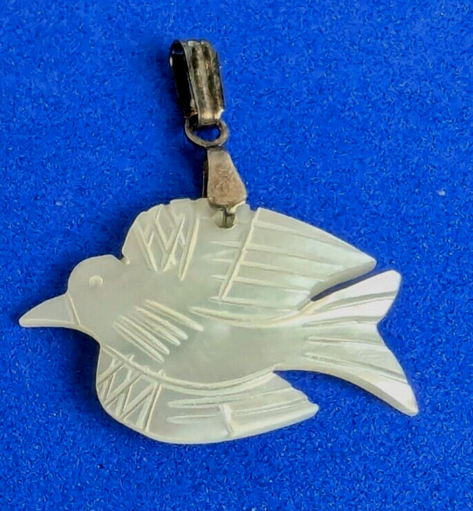 Vintage Carved Mother Of Pearl Bird Peace Dove Pendant for Necklace
