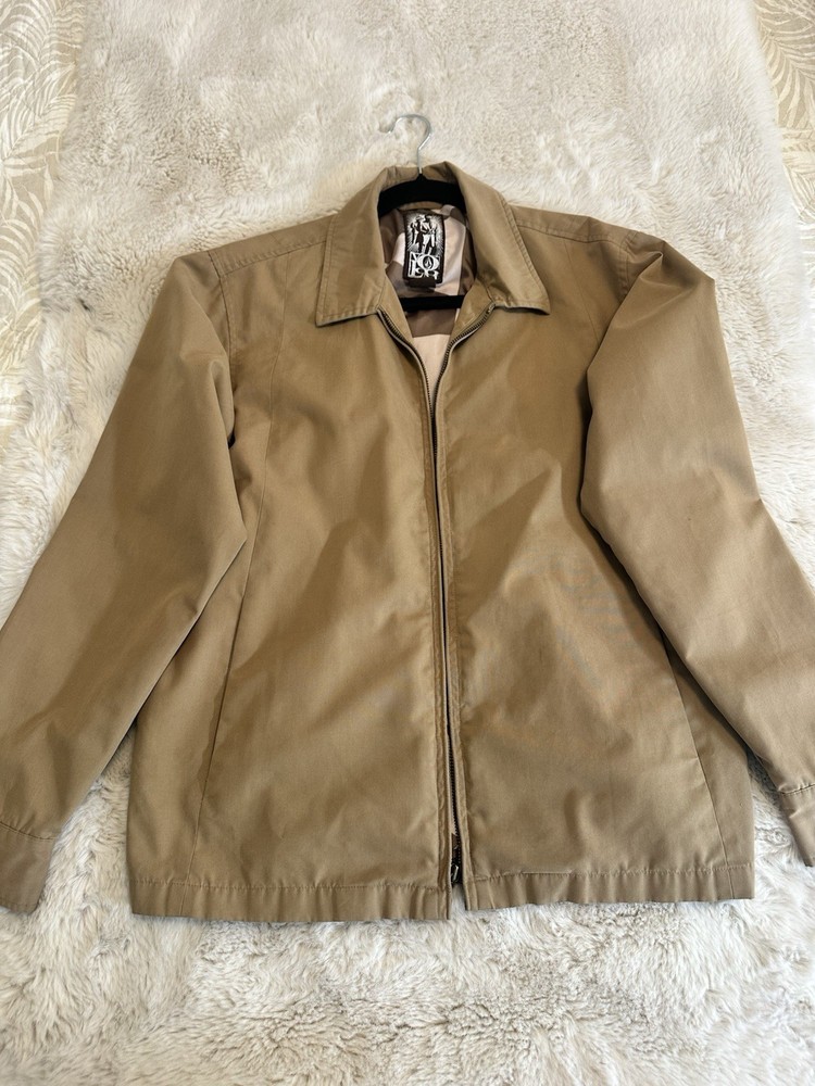 Vintage Volcom tan zip-up jacket with classic collar and light lining. Small