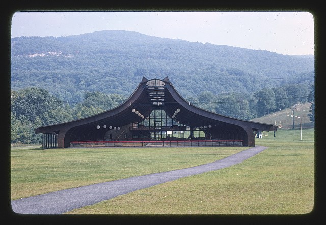 Photo:Nevele ice rink, New York, Ellenville