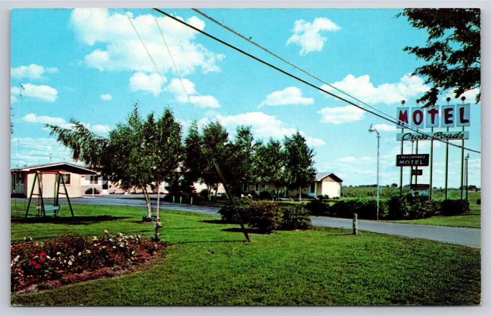 Roadside~Crossroads Motel On US 27 Clare Michigan~Vintage Postcard