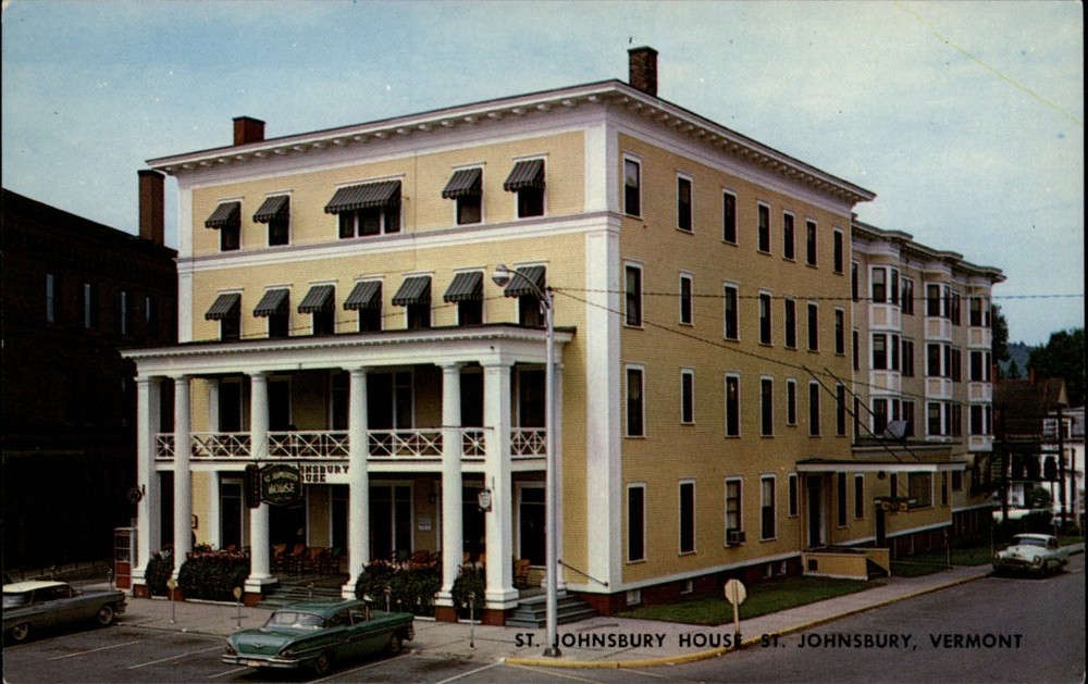 St Johnsbury Vermont ~ St Johnsbury House ~ Colonial Inn ~ 1950s cars ~ postcard