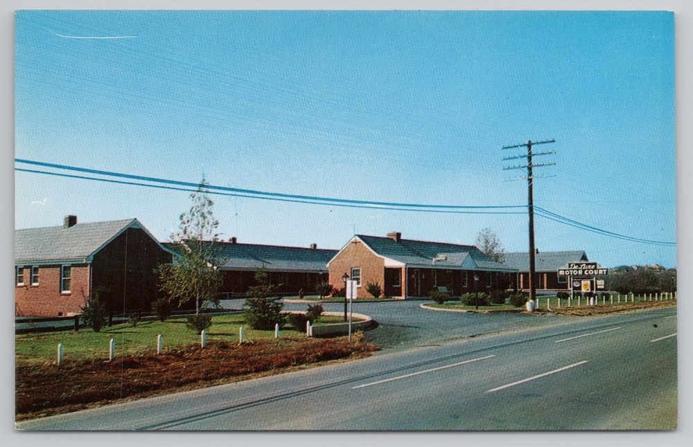 Deluxe Motor Court Waynesboro Virginia VA Vintage Postcard Motel