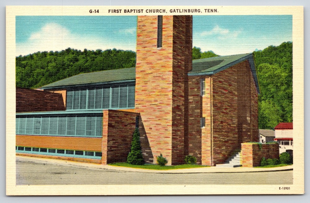 Gatlinburg Tennessee~First Baptist Church Street View~Vintage Linen Postcard
