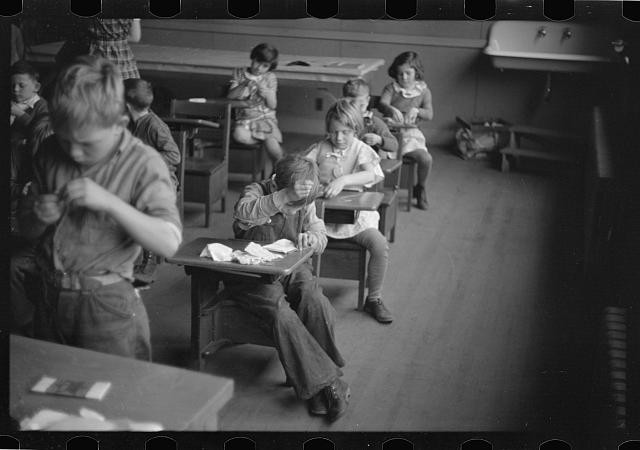 Photo:Children Classroom 1930s School Students Black and White Photo