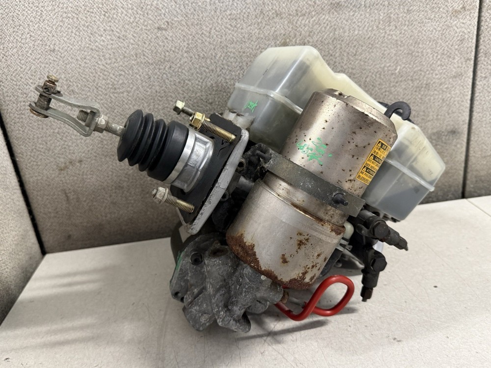 2001 2002 Toyota 4Runner ABS Brake Booster Pump Actuator Accumulator Assembly