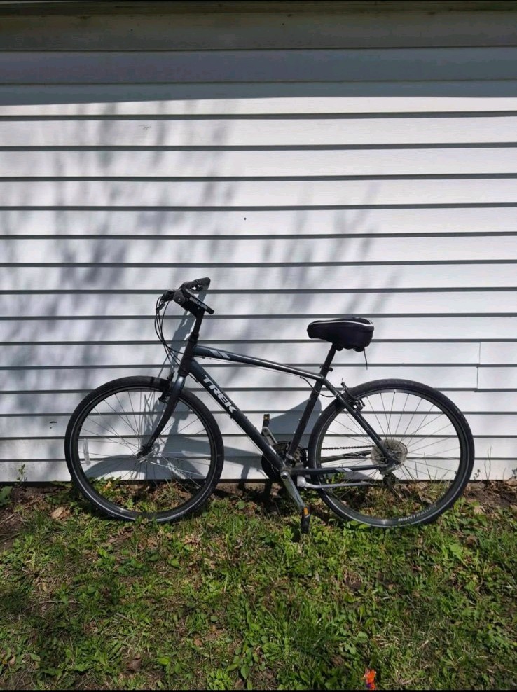 Trek Hybrid Bike 700c Black Gray 21 Speed Flat Bar Kickstand Reflectors