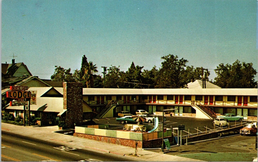 North Gate Lodge Friendship Inns of America Redding California Vintage Postcard