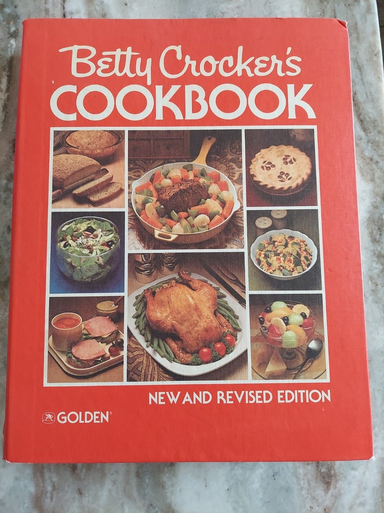 New And Revised Betty Crocker 5 ring binder 1978 Golden Press General Mills