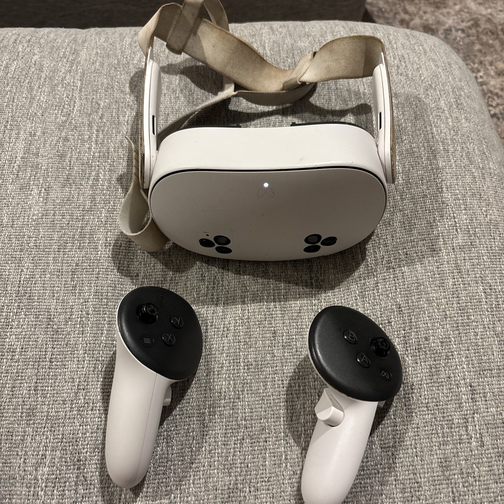 Meta Quest 3S 128GB VR Headset ONLY READ,TESTED,HAS FLAWS