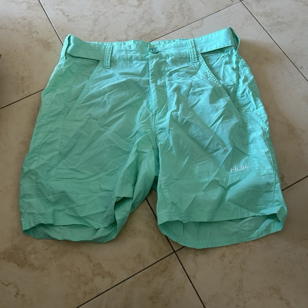 Huk Fishing Shorts Adult Size Medium Elastic Waist Stretch Outdoor Mens