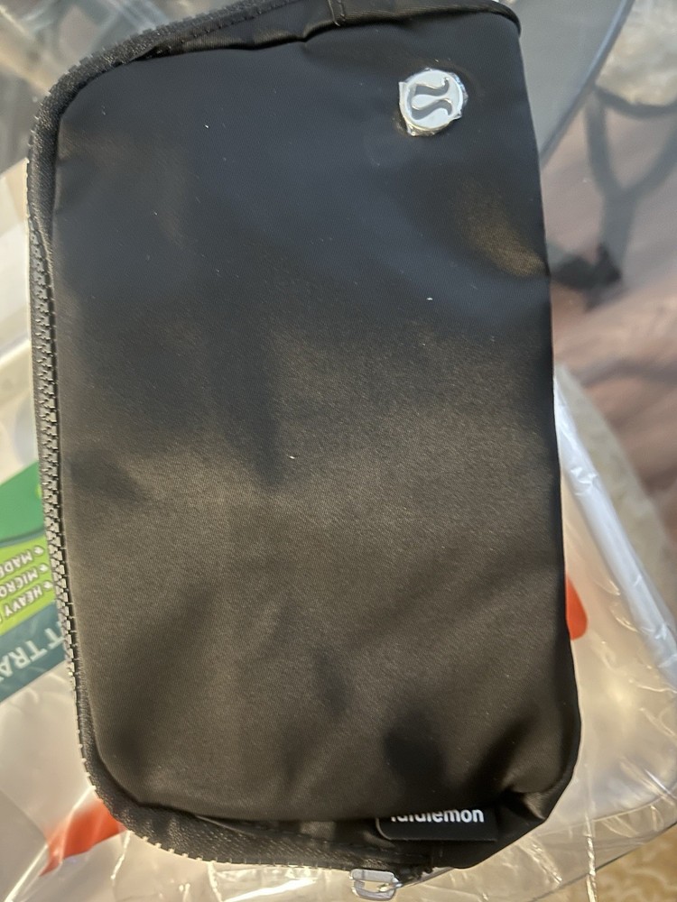 Lululemon Everywhere Womens Belt Bag in Black 142500085