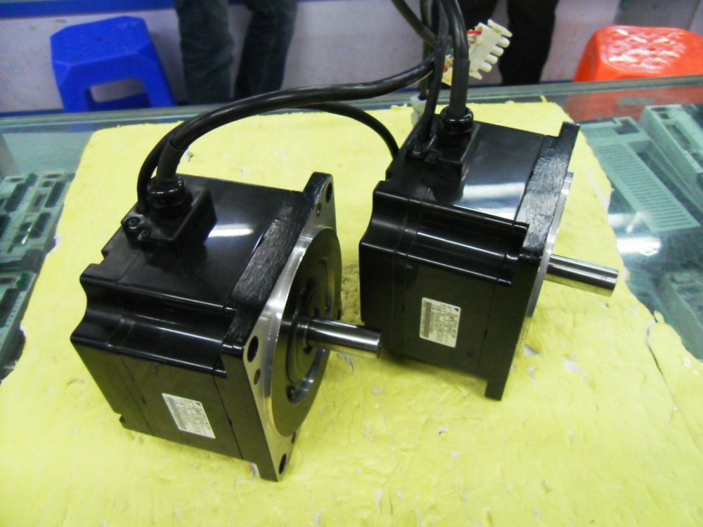 1Pc Yaskawa Ac Servo Motor Sgmph-08Aaa21 New Original