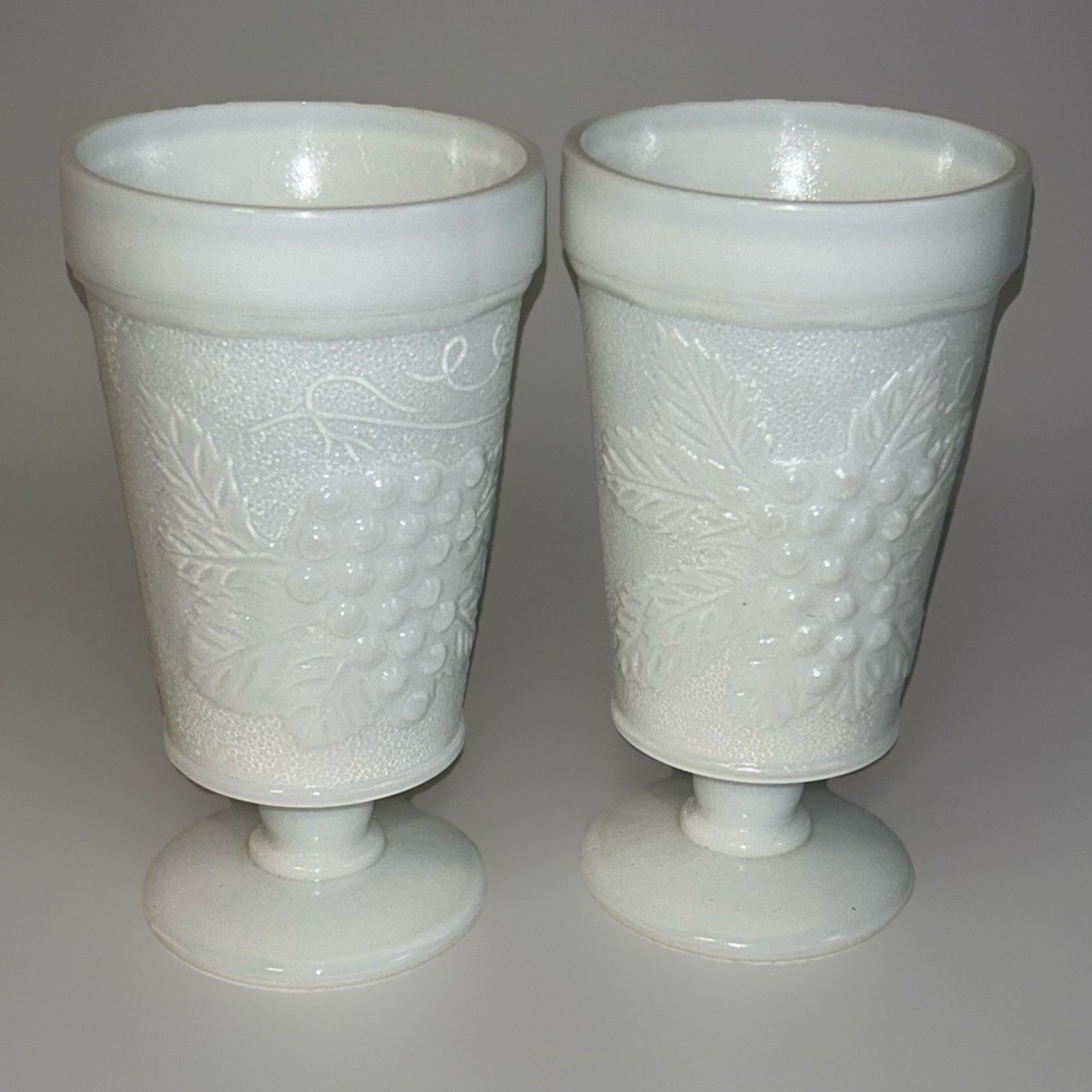 Vintage Milk Glass Footed Drinking Glasses/Parfait Dessert Cups Set Of 2 🥛🐄