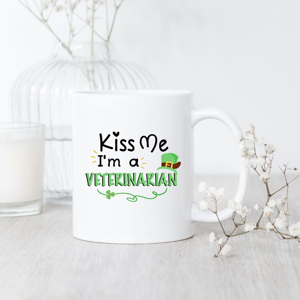 St Patricks Day Veterinarian Mug Funny Vet Gift I’m A Vet Kiss Me