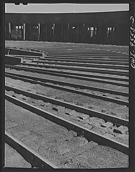 Photo:Oklahoma. Tracks at a roundhouse of the Frisco railroad, Tulsa