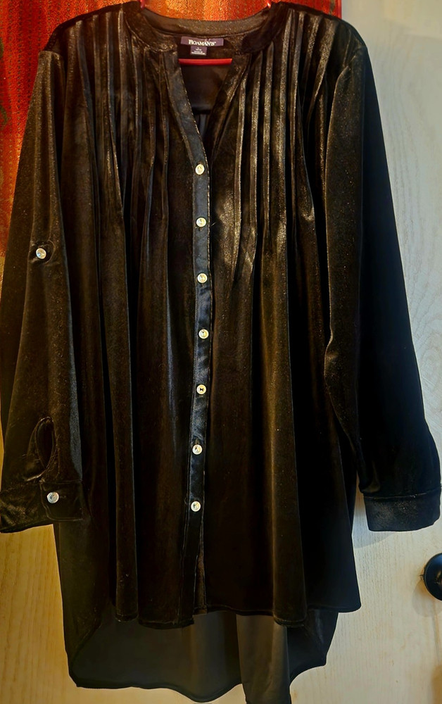 Roaman's Black Velvet Button-Front Pleated Long Sleeve Blouse Plus L 18/20